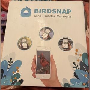 Bird snap bird feeder